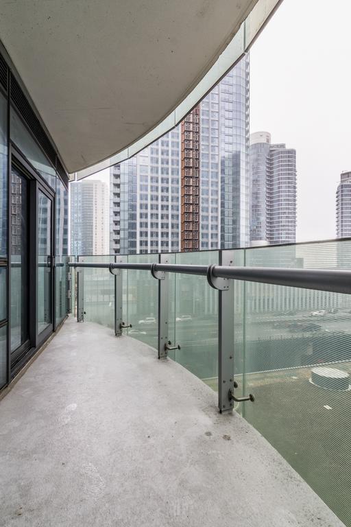 Aoc Suites - Two Bedroom Condo - City/Cn Tower View โตรอนโต ภายนอก รูปภาพ