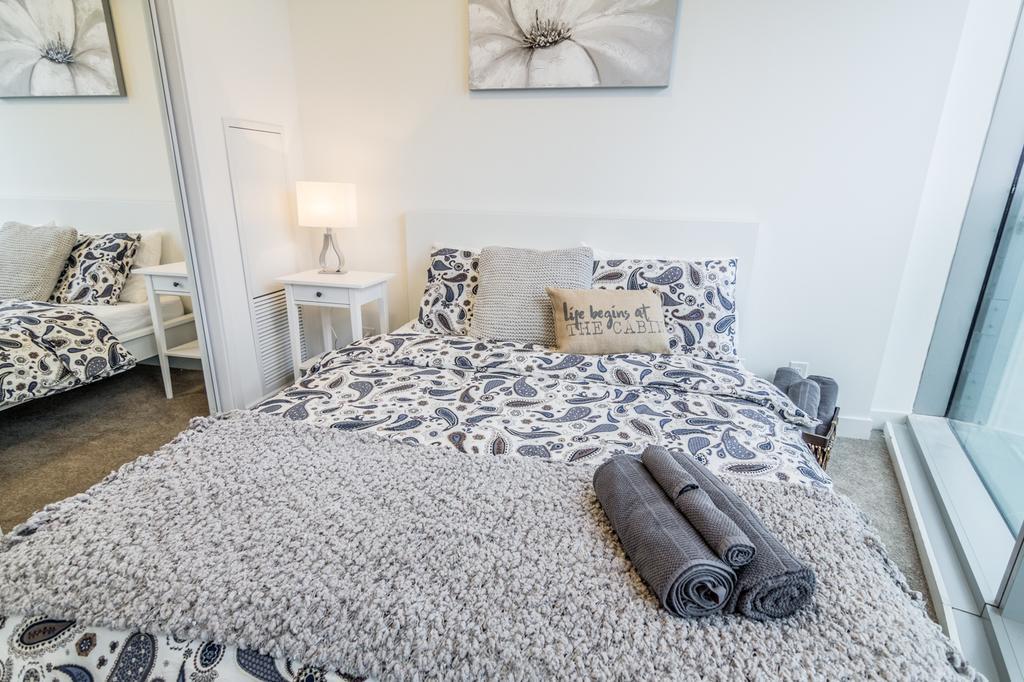 Aoc Suites - Two Bedroom Condo - City/Cn Tower View โตรอนโต ภายนอก รูปภาพ