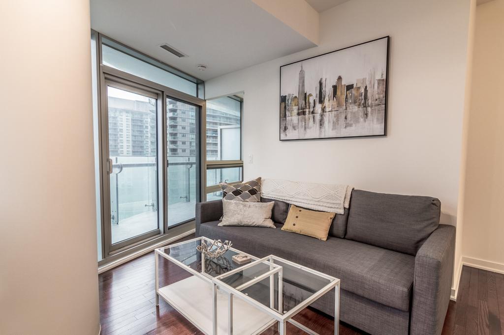 Aoc Suites - Two Bedroom Condo - City/Cn Tower View โตรอนโต ภายนอก รูปภาพ