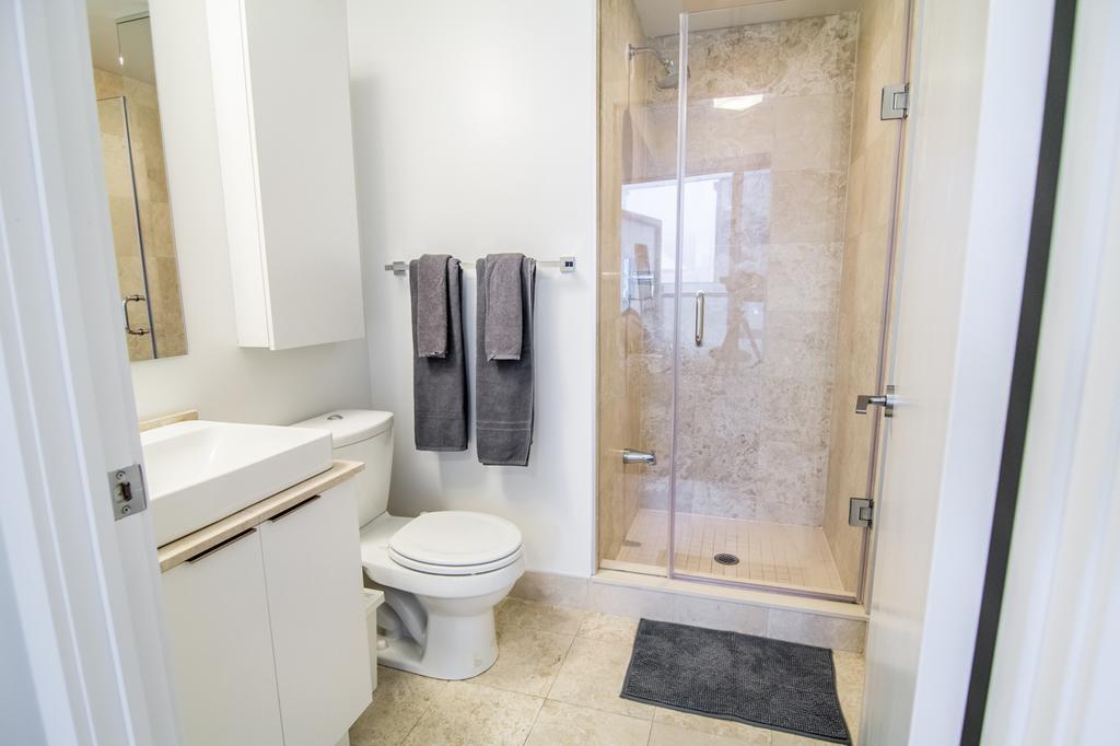 Aoc Suites - Two Bedroom Condo - City/Cn Tower View โตรอนโต ภายนอก รูปภาพ