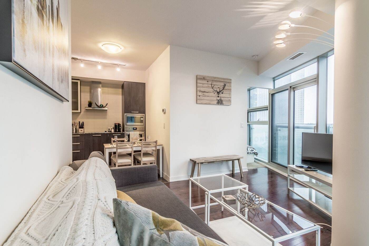 Aoc Suites - Two Bedroom Condo - City/Cn Tower View โตรอนโต ภายนอก รูปภาพ