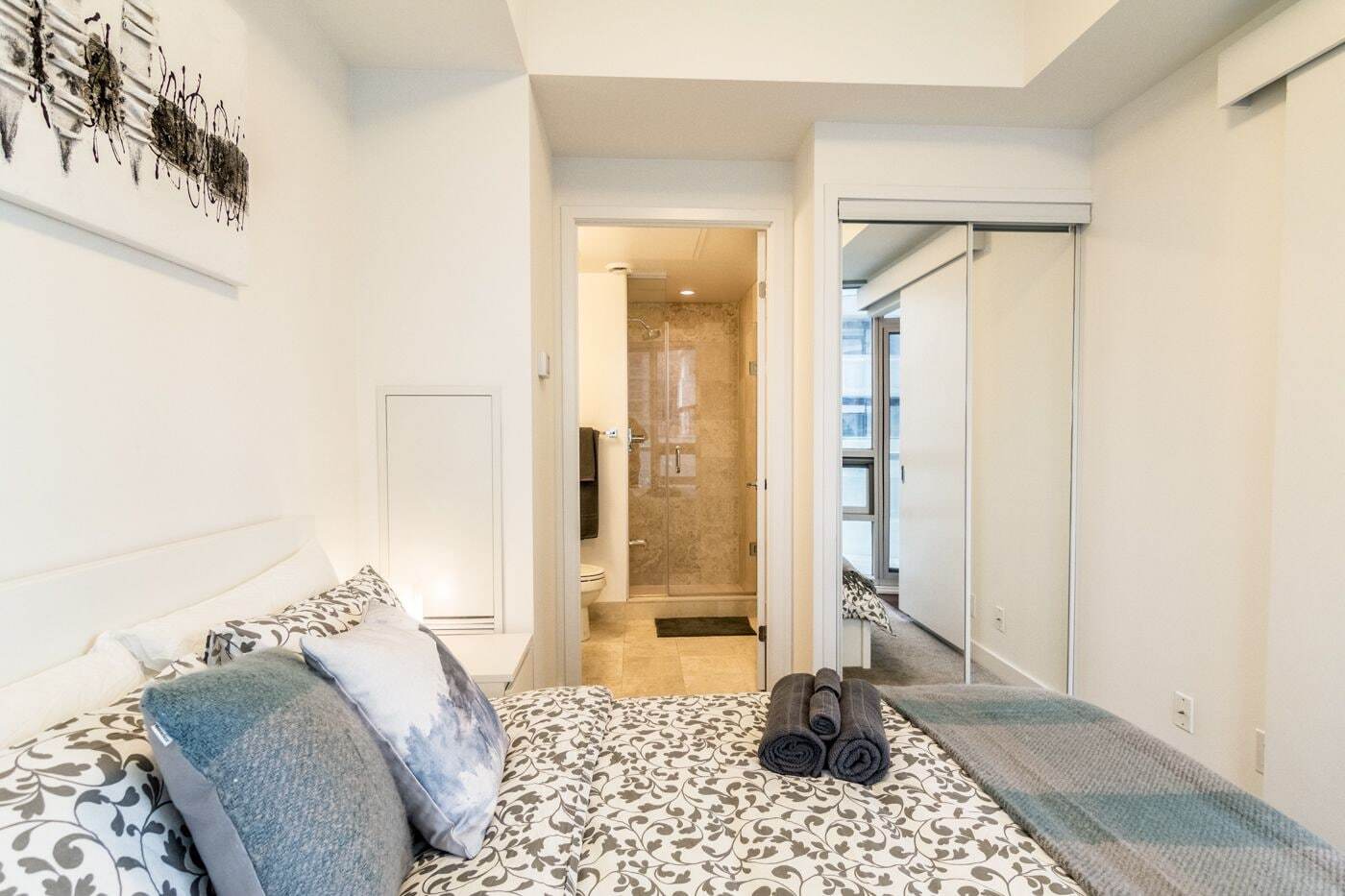 Aoc Suites - Two Bedroom Condo - City/Cn Tower View โตรอนโต ภายนอก รูปภาพ