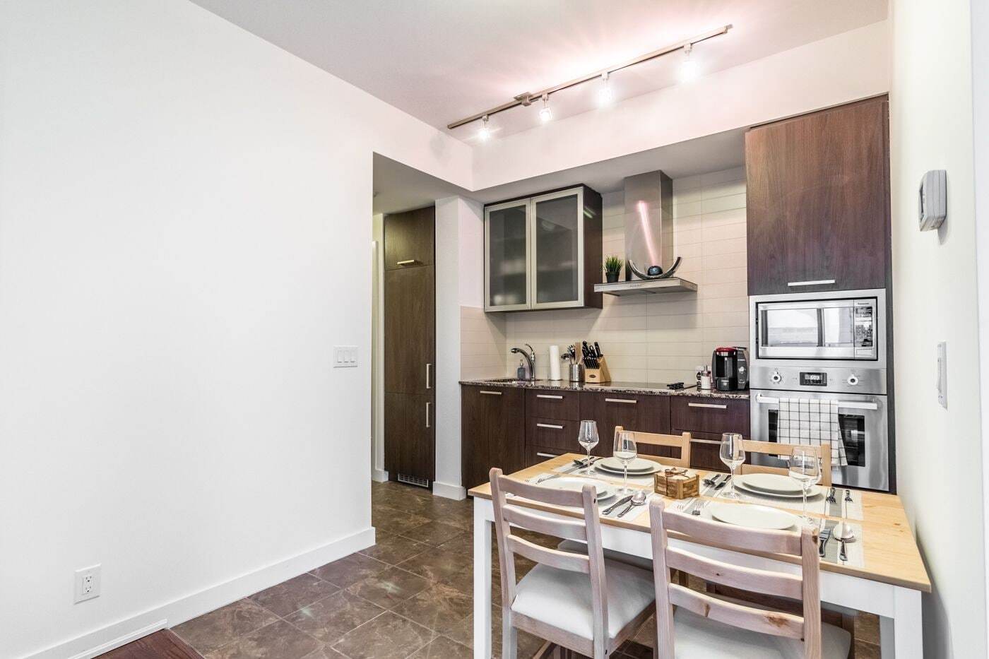 Aoc Suites - Two Bedroom Condo - City/Cn Tower View โตรอนโต ภายนอก รูปภาพ