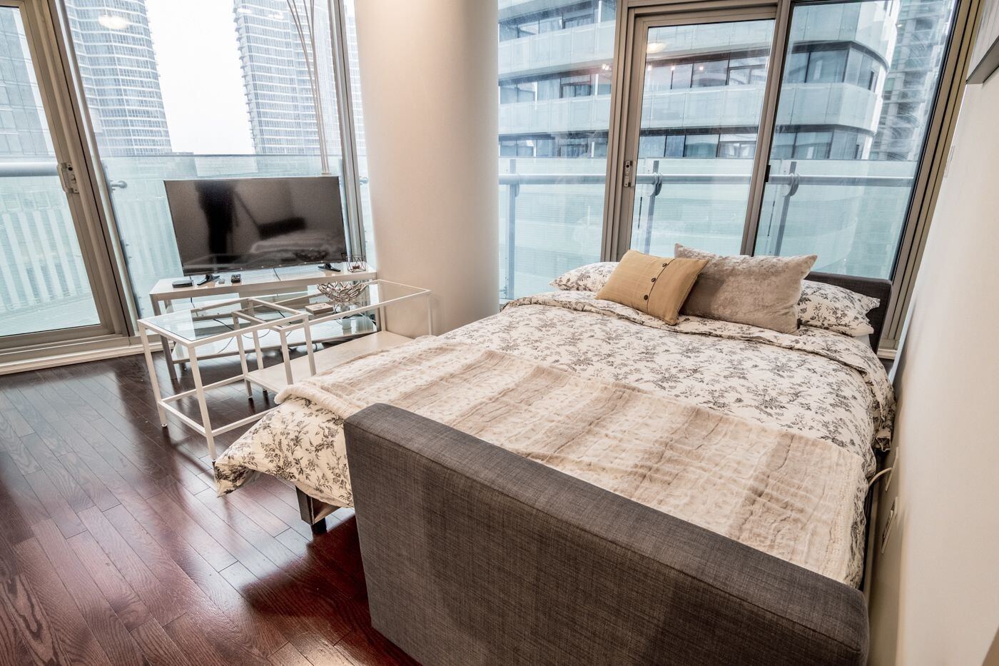 Aoc Suites - Two Bedroom Condo - City/Cn Tower View โตรอนโต ภายนอก รูปภาพ
