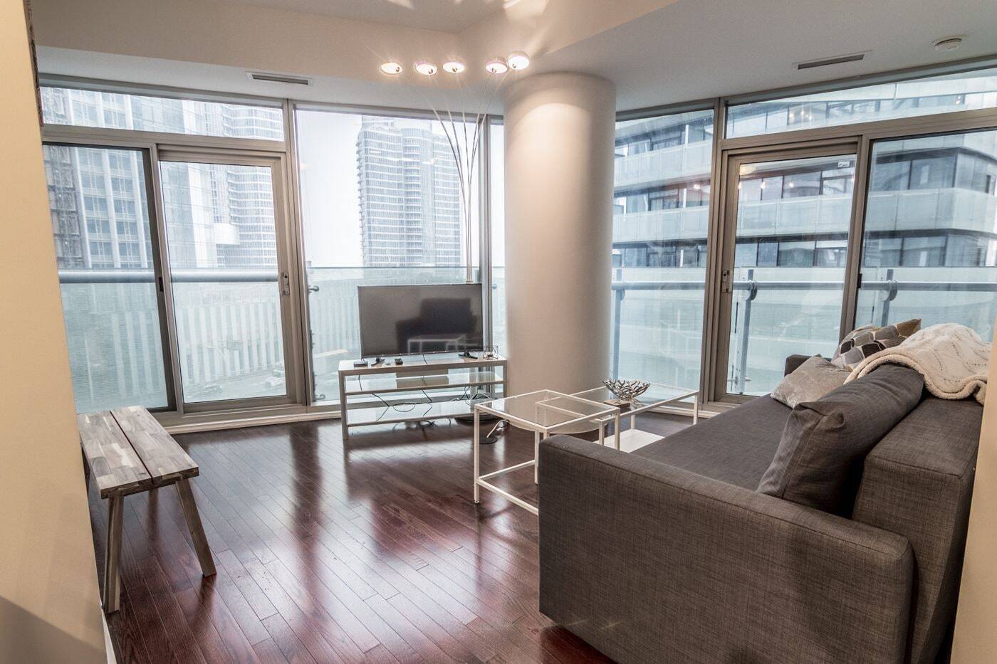 Aoc Suites - Two Bedroom Condo - City/Cn Tower View โตรอนโต ภายนอก รูปภาพ
